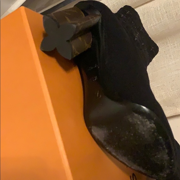 LOUIS VUITTON SILHOUETTE ANKLE BOOT - Picture 6 of 14